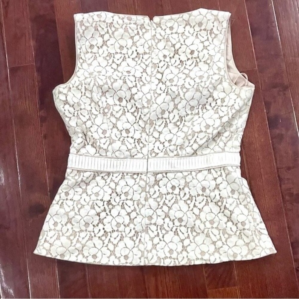 White House Black Market white and nude lace bodice top size 0 - Picture 5 of 8